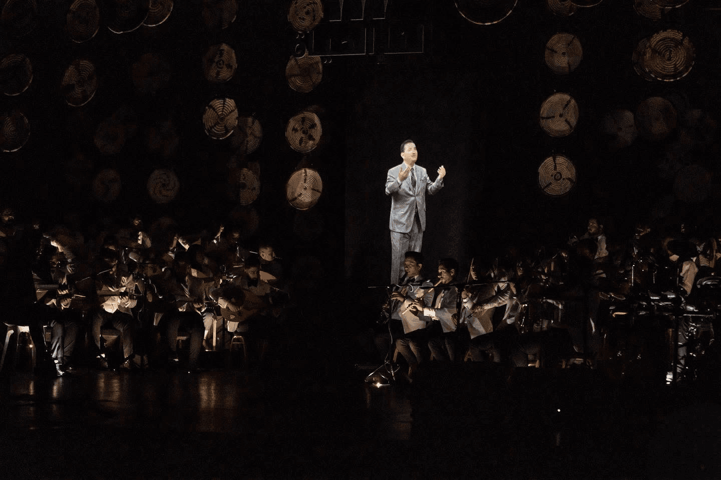 Bring the Past to Light: Inside Iraq’s First-Ever Hologram Concert Reviving Legend Nazem Al-Ghazali